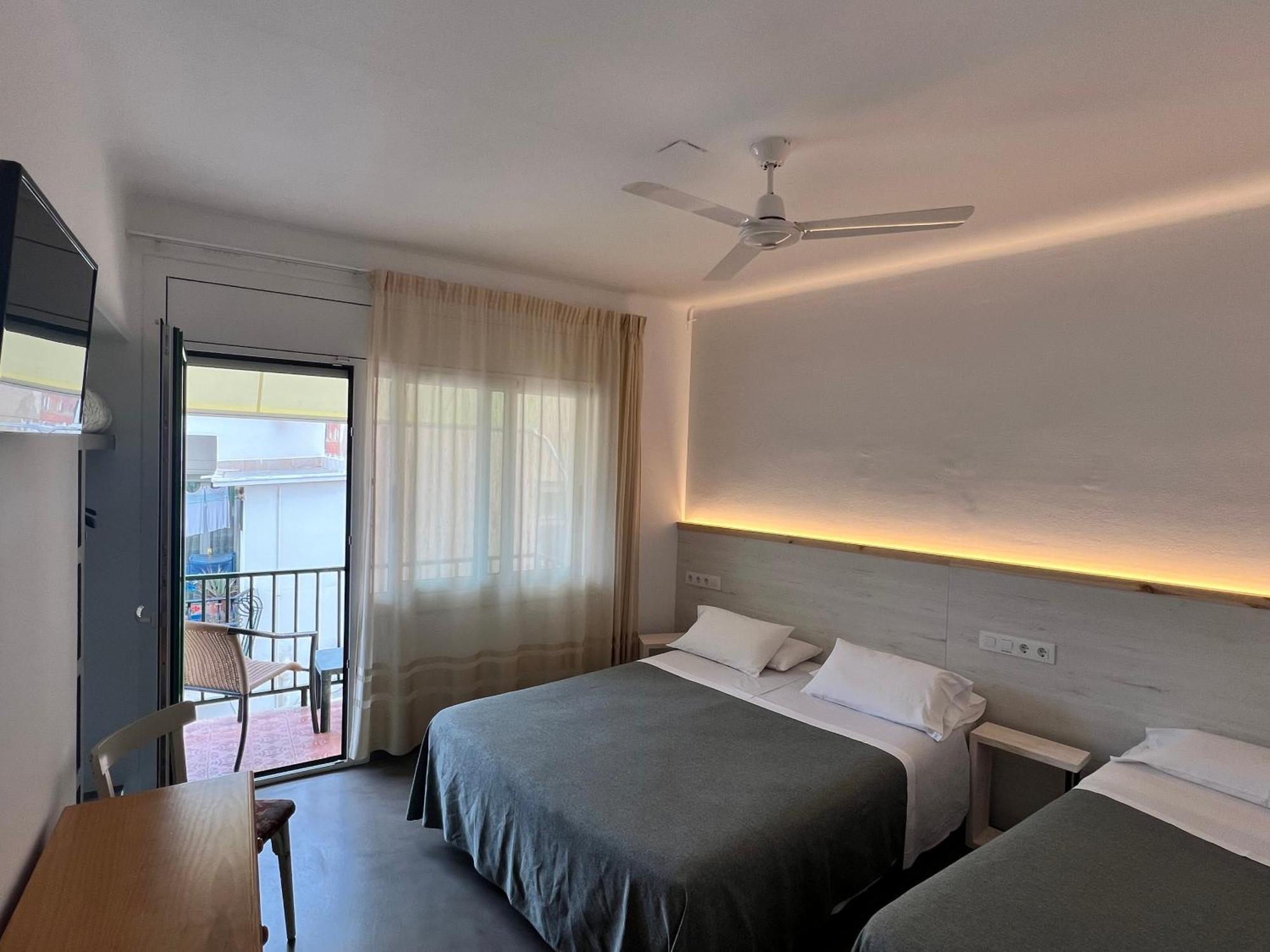 Hostal Rom Familiar Roses Eksteriør billede